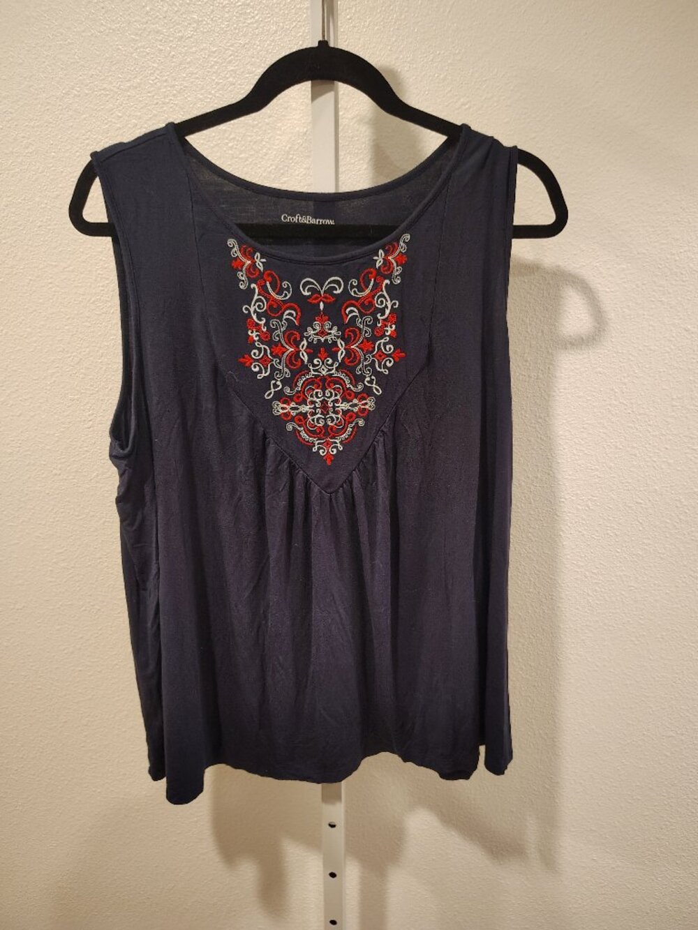 Croft & Barrow Women's Tank Top Size XXL Embroidery Design Navy Blue Sleeveless